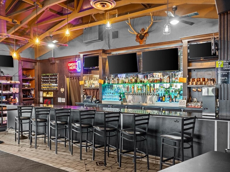 More Photos Of 14417 124th Ave NE, Kirkland Bar For Sale