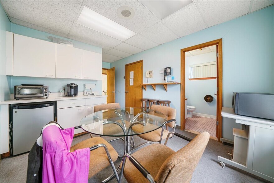 More Photos Of 468 Gidney Ave, Newburgh Medical For Sale