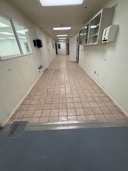 More Photos Of 150 E 400 N, Salem Manufacturing For Lease