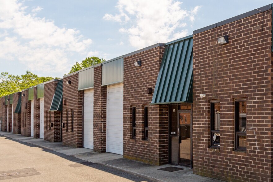 More Photos Of 36 Carlough Rd, Bohemia Warehouse For Lease