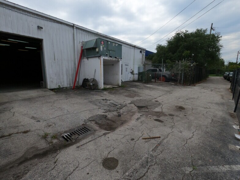 More Photos Of 7685 Pines Blvd, Pembroke Pines Showroom For Lease