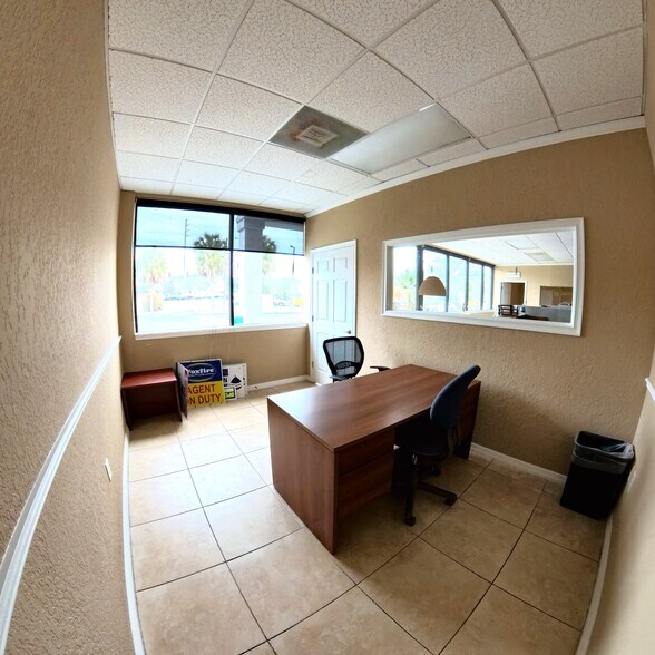 More Photos Of 126 N Us-27/441, Lady Lake Office For Lease