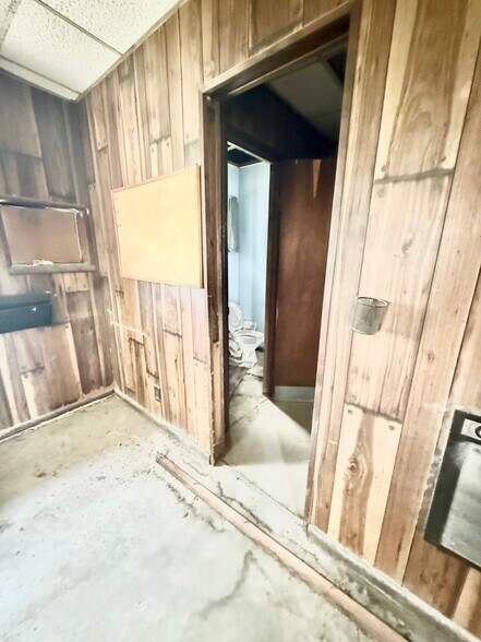 More Photos Of 86 S Williams St, Hazlehurst General Retail For Sale