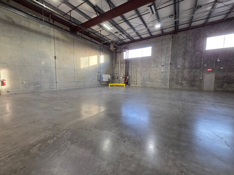 More Photos Of 2019-2025 Vista Ave SE, Salem Warehouse For Lease