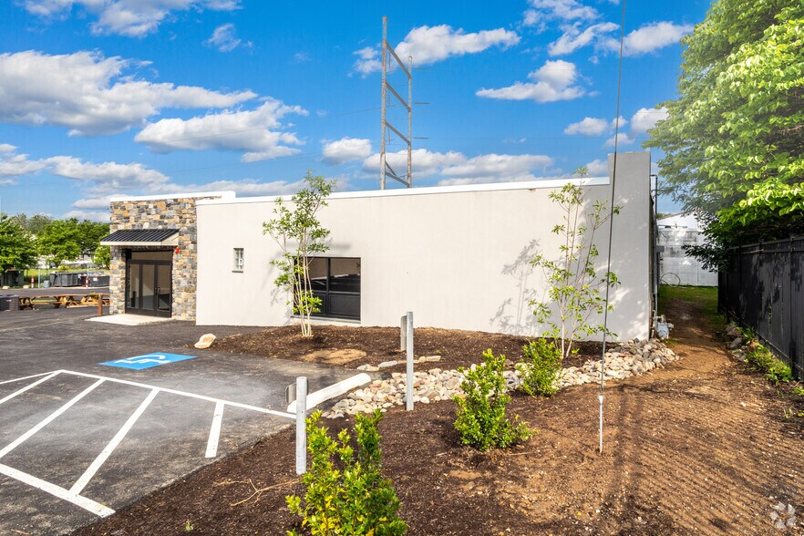 More Photos Of 1123 Ivy Hill Rd, Philadelphia Warehouse For Lease