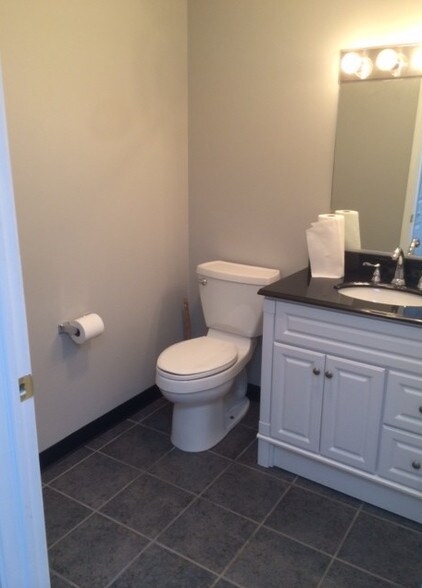 More Photos Of 830 E Higgins Rd, Schaumburg Unknown For Lease