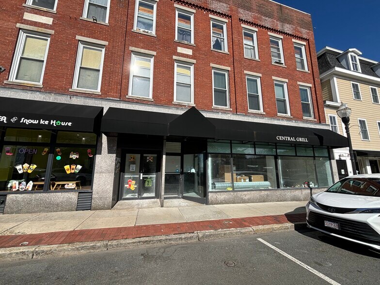 More Photos Of 315-325 Main St, Woburn Restaurant For Lease