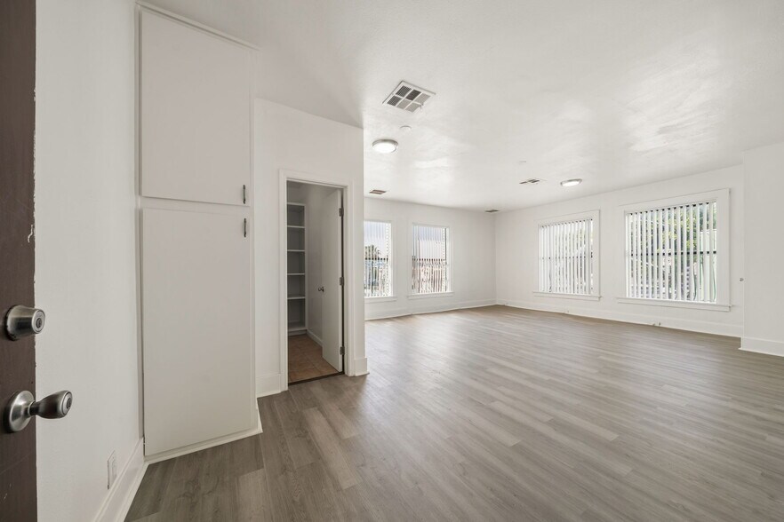 More Photos Of 800-808 N Avalon Blvd, Wilmington Storefront Retail Office For Lease