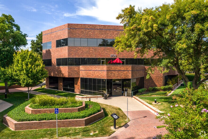 More Photos Of 2720 Gateway Oaks Dr, Sacramento Office For Lease