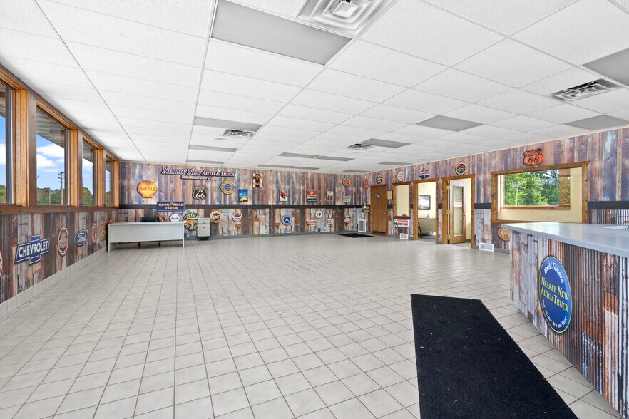 More Photos Of W7293 US Highway 10 114, Menasha Auto Dealership For Sale