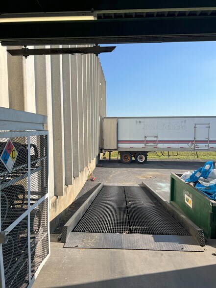 More Photos Of 961 N Liberty St, Harrisonburg Industrial For Lease