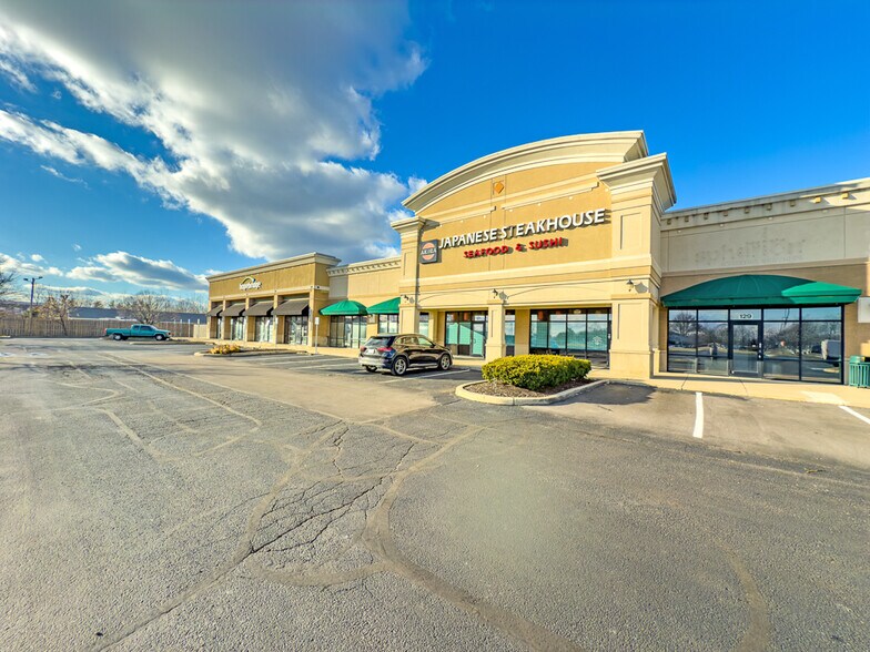 More Photos Of 160 Plainfield Village Dr, Plainfield General Retail For Sale