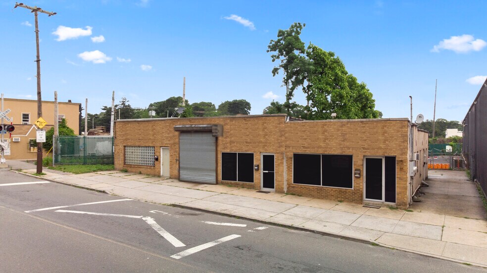 More Photos Of 507 Eagle Ave, West Hempstead Freestanding For Sale