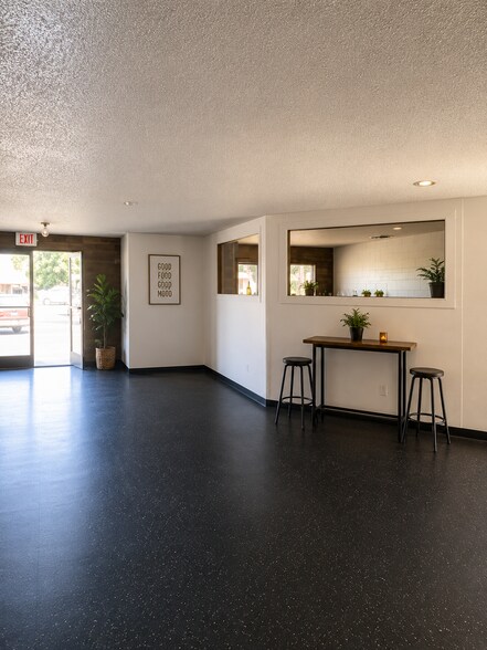 More Photos Of 311 Lake Mendocino Dr, Ukiah Bar For Lease