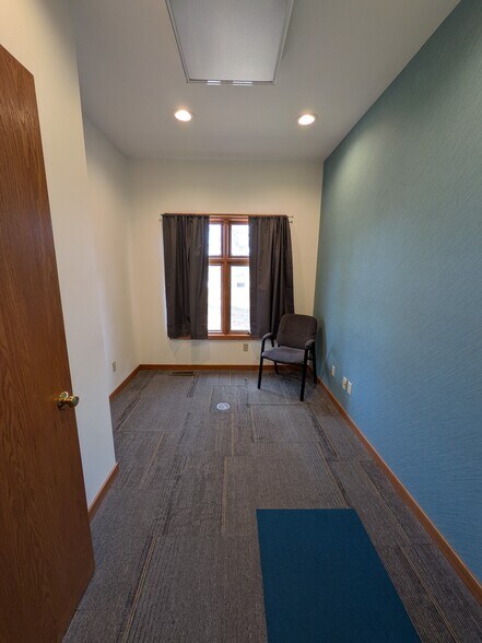 More Photos Of 1011 E Saint Maartens Dr, Saint Joseph Medical For Lease