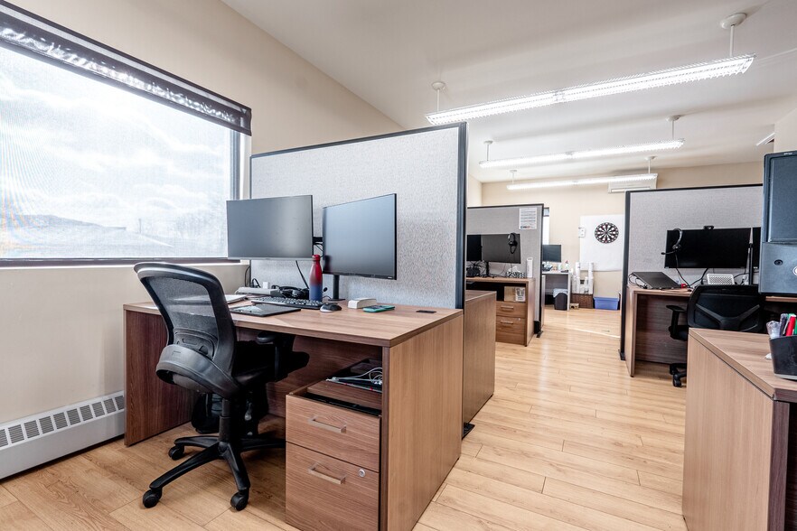 More Photos Of 1340-1344 Rue King O, Sherbrooke Office For Sale