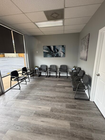 More Photos Of 1206-1214 Bowman St, Clermont Freestanding For Lease