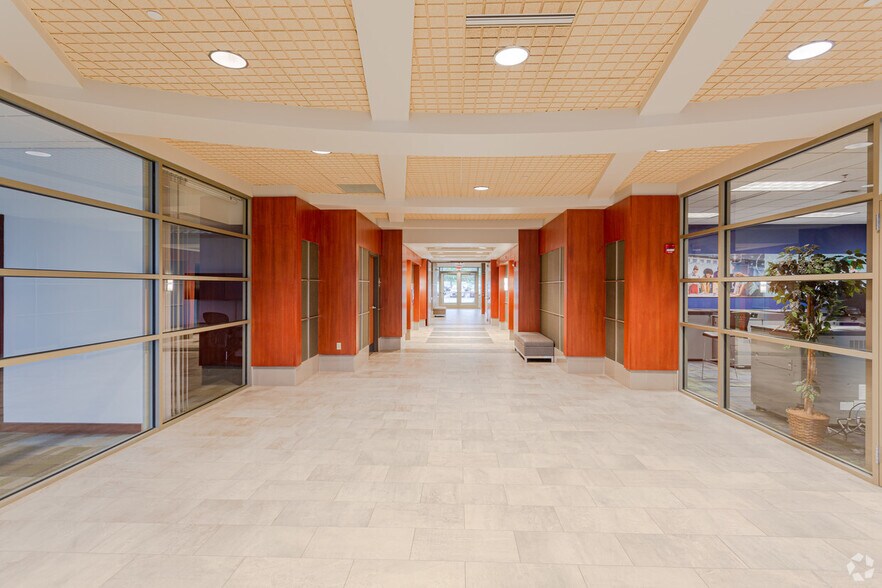 More Photos Of 5133 W Terrace Dr, Madison Office For Lease