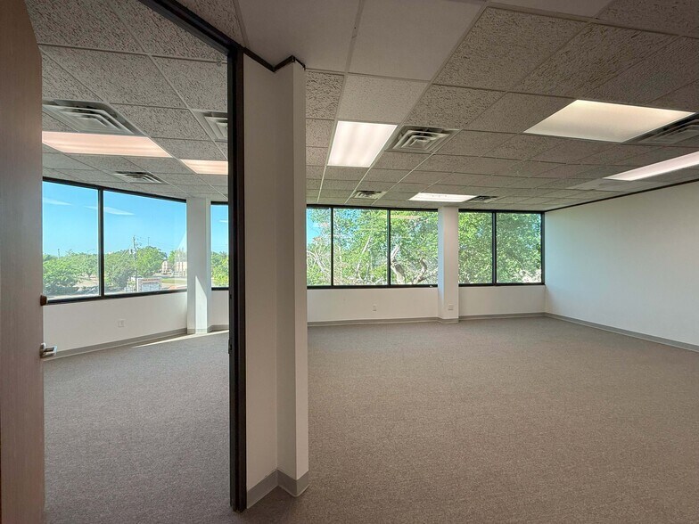 More Photos Of 1240 Blalock Rd, Houston Medical For Lease