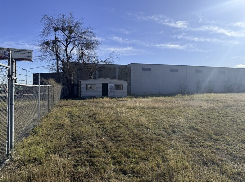 More Photos Of 16314 I-35 Frontage rd, Austin Land For Lease