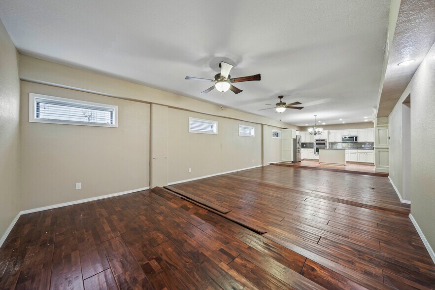 More Photos Of 4702 E 11th St, Tulsa Freestanding For Lease