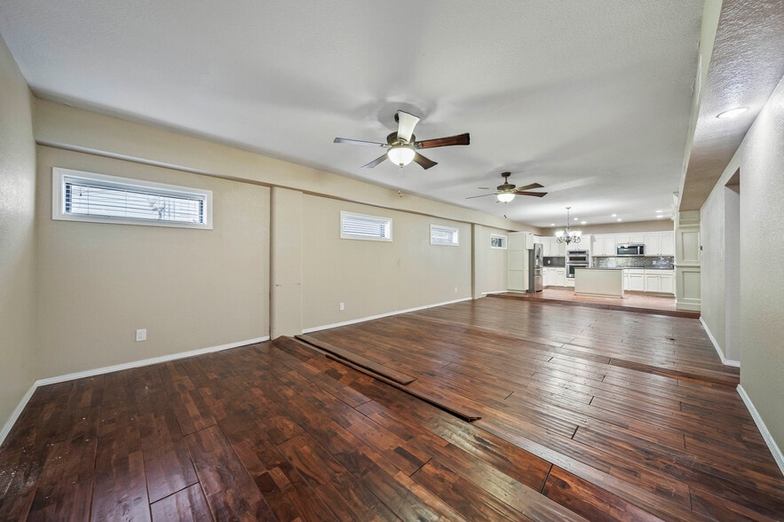 More Photos Of 4702 E 11th St, Tulsa Freestanding For Sale