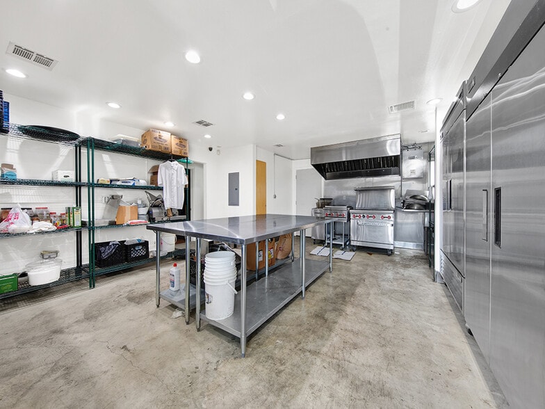 More Photos Of 6045-6047 Vineland Ave, North Hollywood Office For Sale