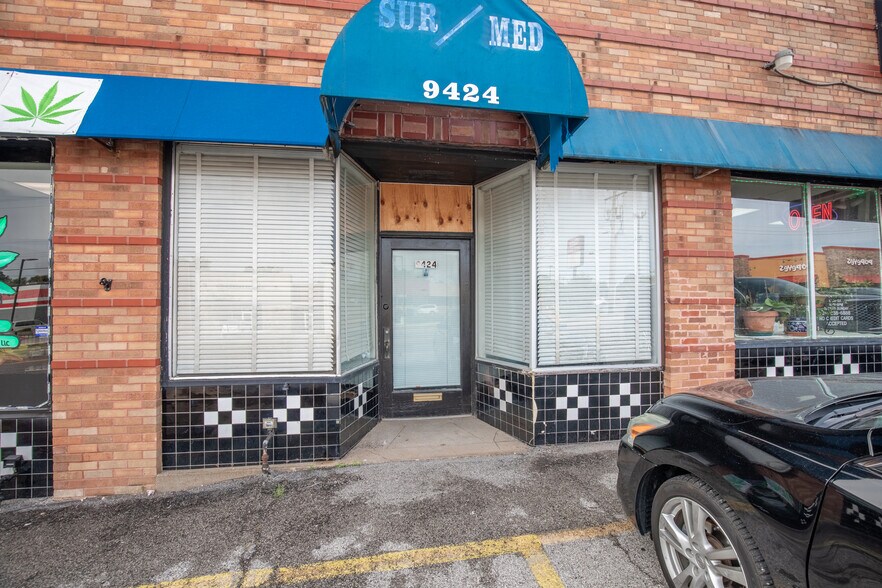 More Photos Of 9422-9428 Gravois Rd, Saint Louis Storefront For Sale