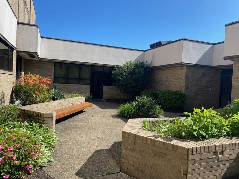 Primary Photo Of 500 Commonwealth Dr, Warrendale Office For Lease