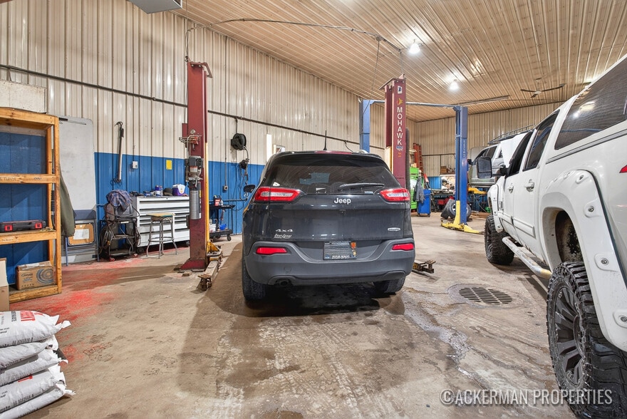 More Photos Of 8259 S Mason Dr, Newaygo Auto Repair For Sale