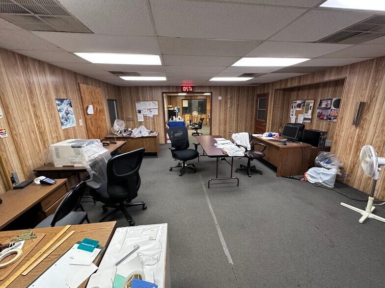 More Photos Of 2935 Barneys Pumps Pl, Lakeland Manufacturing For Sale