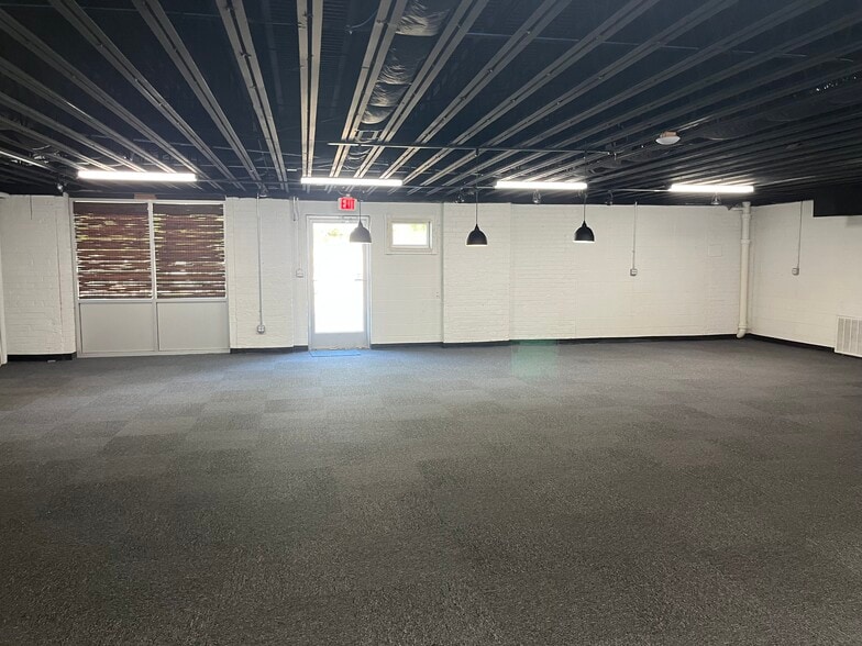 More Photos Of 2302-2306 Bedford Ave, Lynchburg General Retail For Lease