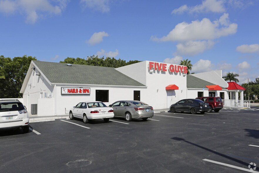 Primary Photo Of 3148 Tamiami Trl E, Naples Freestanding For Sale