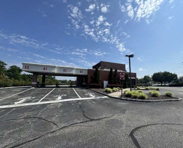 More Photos Of 101 Lancaster Ave, Malvern Bank For Lease