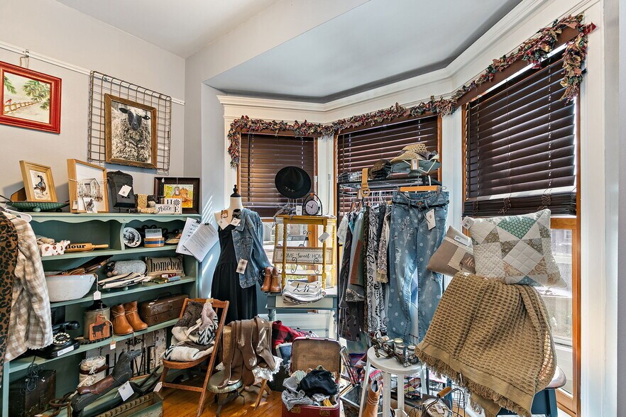 More Photos Of 303 N Main St, Elburn General Retail For Sale