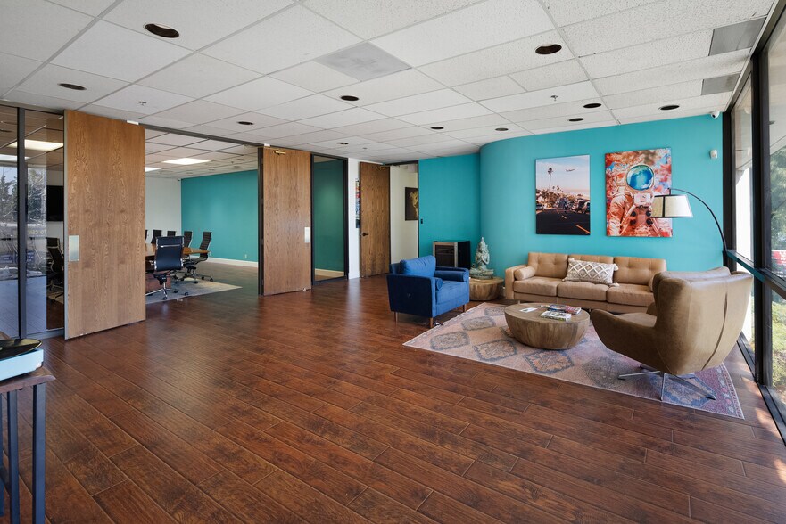 More Photos Of 20500 Nordhoff St, Chatsworth Research And Development For Sale