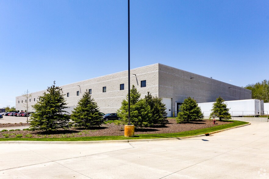 More Photos Of 48668 Alpha Dr, Wixom Warehouse For Lease