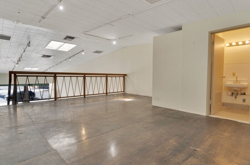 More Photos Of 462 S Palm Canyon Dr, Palm Springs Storefront Retail Office For Lease