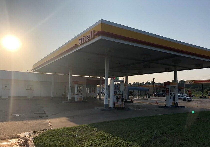 Primary Photo Of 1001 S Woody Guthrie St, Okemah Storefront Retail Office For Sale