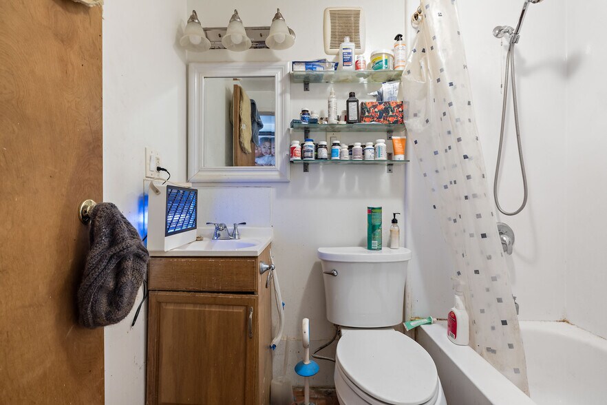 More Photos Of 102 Hamilton Pl, Oakland Multifamily For Sale