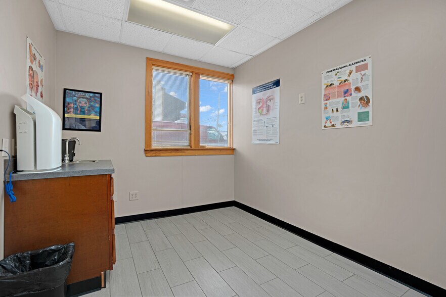 More Photos Of 1740 Oak Tree Rd, Edison Medical For Lease