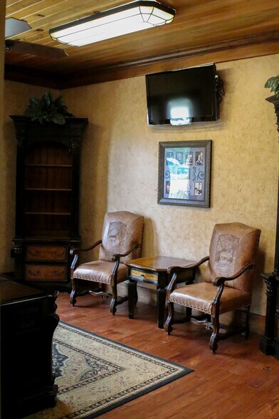 More Photos Of 404 Wynn Dr, Jacksonville Loft Creative Space For Sale