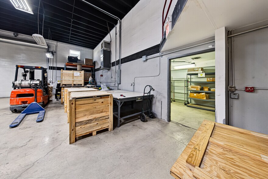 More Photos Of 936-940 NW 1st St, Fort Lauderdale Warehouse For Sale