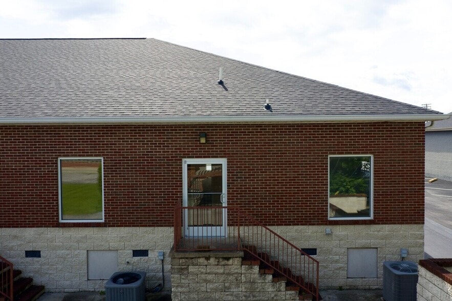 More Photos Of 201 N Oak Ave, Cookeville Medical For Lease