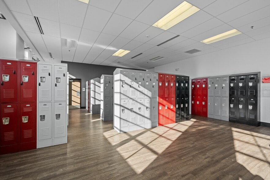 More Photos Of 1600 N Broadway, Saint Louis Manufacturing For Sale