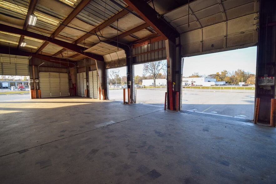 More Photos Of 6101 Lindsey Rd, Little Rock Distribution For Sale