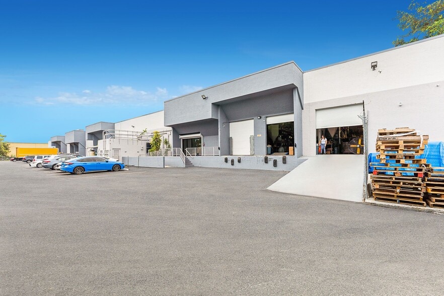 More Photos Of 5120-5130 NW 165th St, Hialeah Warehouse For Lease