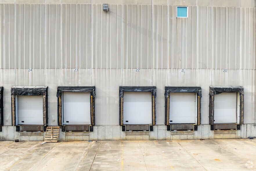 More Photos Of 4 Applegate Dr, Robbinsville Warehouse For Lease