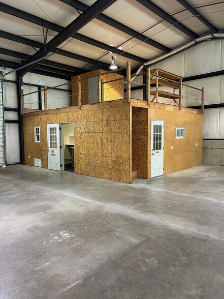 More Photos Of 22 Enterprise Ct, Fredericksburg Warehouse For Sale