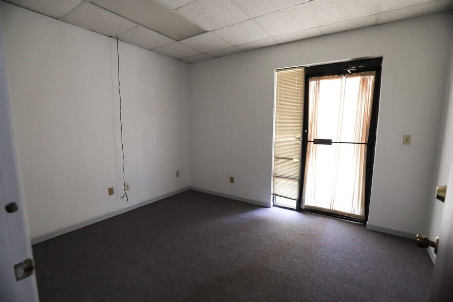 More Photos Of 4424 NW 13th St, Gainesville Unknown For Lease